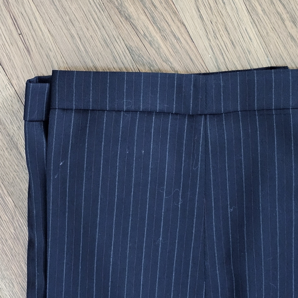 Sophisticated Black Pinstripe Men's Suit - Picture 8 of 11